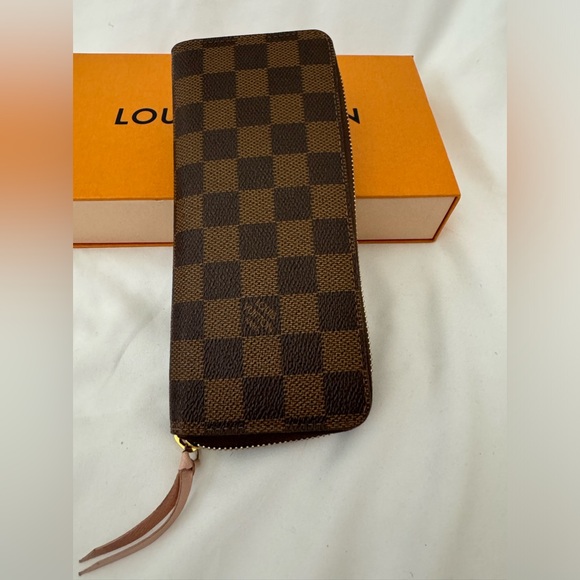 Authentic Gently Used Louis Vuitton Clémence Wallet. Damier Rose Ballerine Pink - Picture 9 of 9